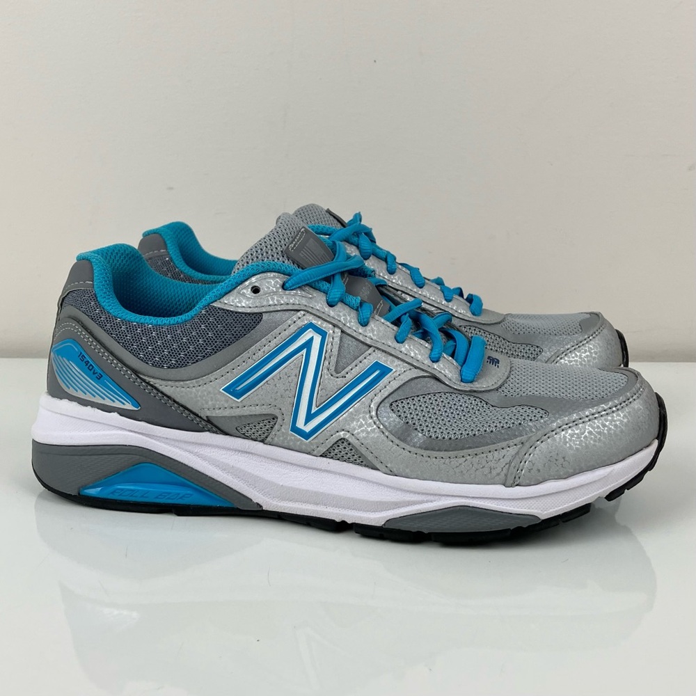 New Balance Women’s Size 8.0 B 1540v3 Silver Gray Blue Athletic Walking Shoes